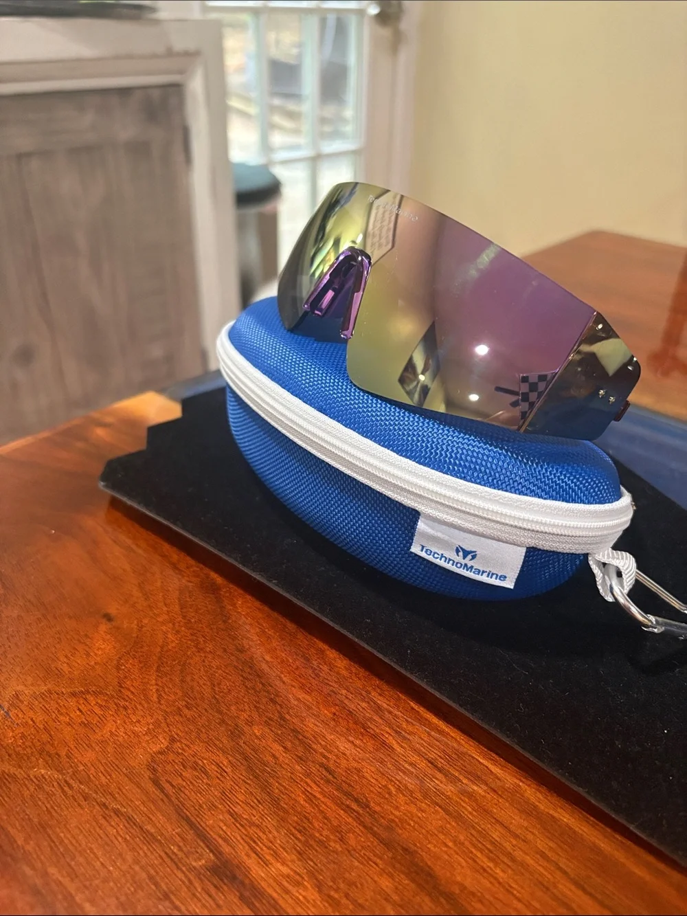 Technomarine Mirrored Purple Lens Visor with Blue Protective Case